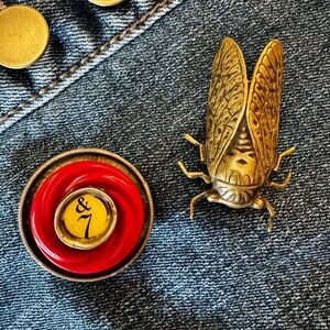 1 set of 2 fun fashion brooches / pins